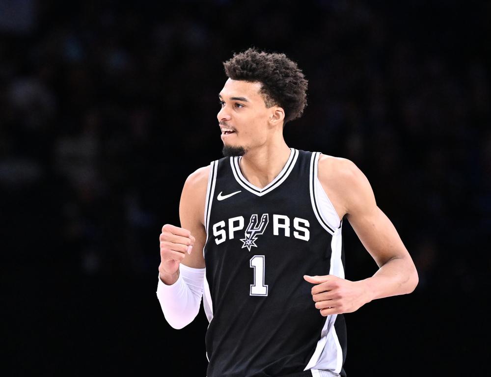 希勒等百球名宿祝贺哈兰德：仅用111场太离谱，他就是超巨