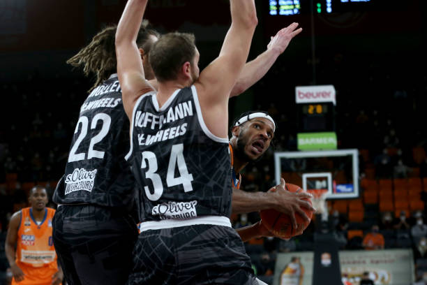 据背后的四 据背后的四