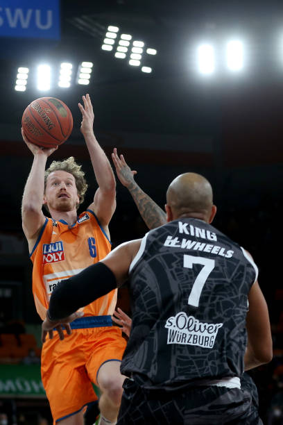 中超8月最佳球员候选:山东泰山2人入选,吴亚轲唯一本土